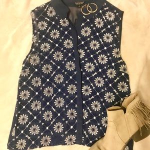 Blue daisy button up tank top